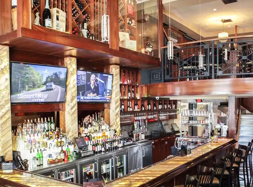 Downtown Louie's Lounge